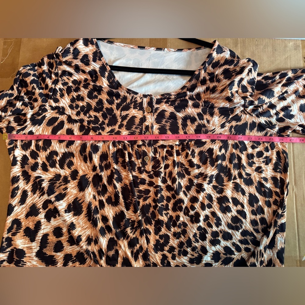 Leopard Print Long Sleeve Lightweight Women's Top Plus Size - Picture 5 of 5